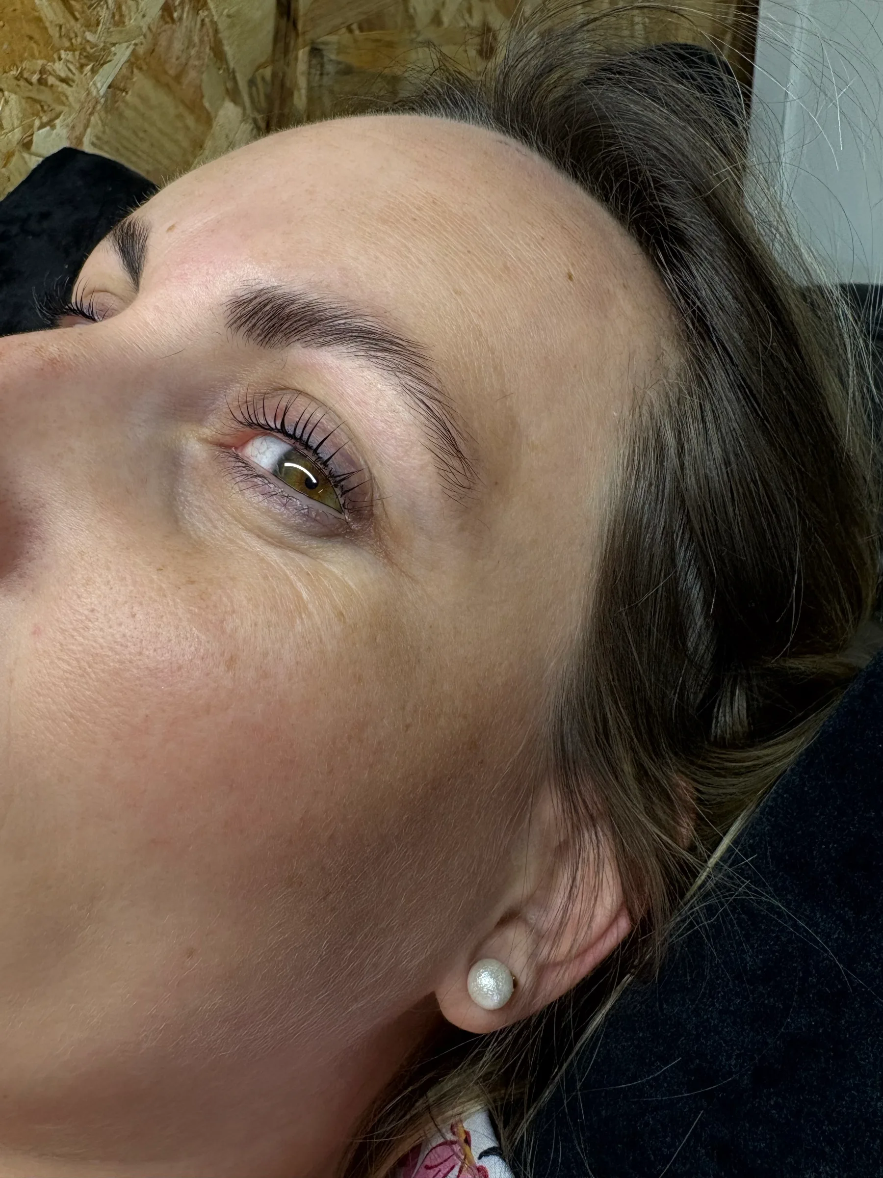 Résultat d'une dermopigmentation : regard maquillé en permanence, effet naturel